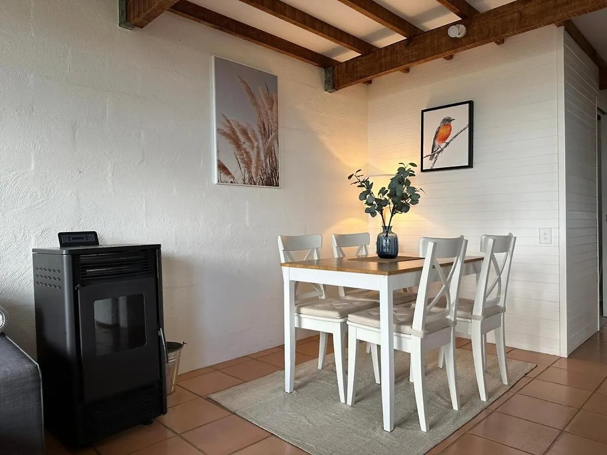 Maleny-Montville Cottages #2, 2 Bed With Ocean Views Balmoral Ridge 木屋